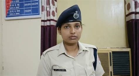 RPF woman constable saves passenger stuck in gap between platform ...
