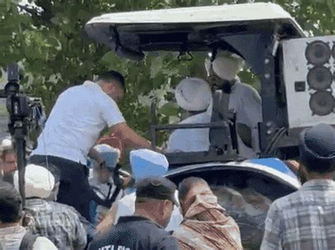 Rahul Gandhi tours flood-hit Punjab villages: Inspects submerged crops ...