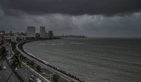 Mumbai Marine Drive hit different view in monsoon, मानसून के दस्तक देते ...