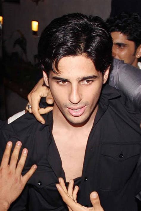 relationships: Get Latest Buzz, Updates, Gossip, Photos & Videos