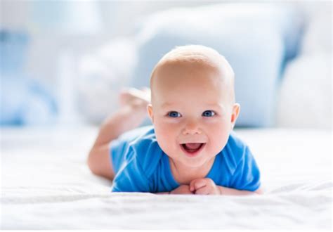 1一12个月宝宝行为表顺口溜（父母必须要知道的科学育儿妙招，宝宝0－12月的成长规律） | 说明书网