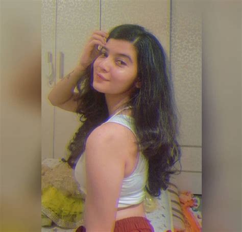 trading my slutty girl's nudes..snap: blah blah blah | Scrolller