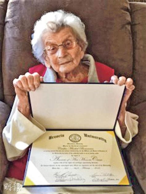 60年后获文凭 美102岁老太大学毕业 - 万维读者网