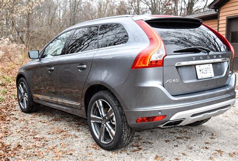 Review 2017 Volvo XC60 T6 Dynamic - 95 Octane