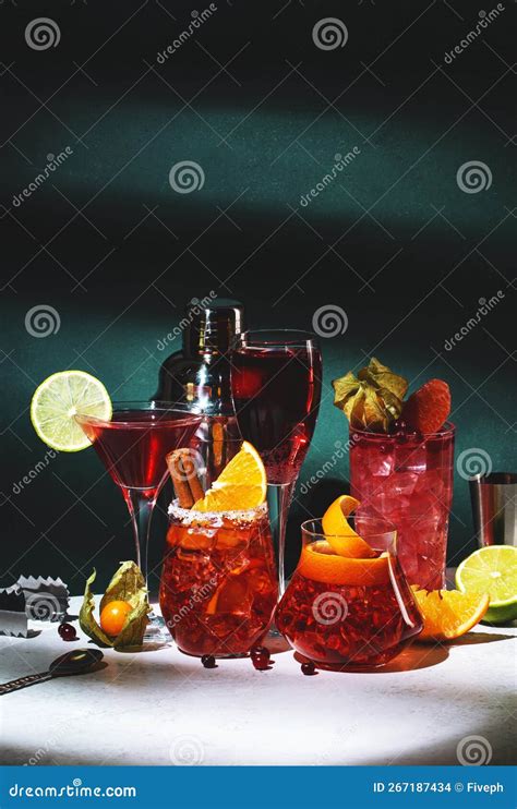 Red Alcoholic Cocktails Set: Kir Royale, Negroni, Boulevardier ...