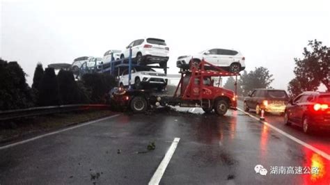 【视频】楚大高速7月31日发生多车追尾事故 一人受伤|云南|追尾事故|受伤_新浪新闻