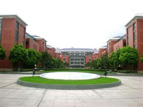 上海外国语大学西外外国语学校环境