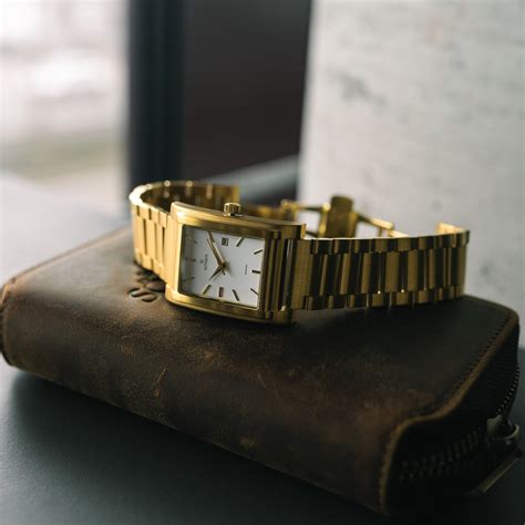 Gold Wrist Watches for Men: Are They Worth the Investment?
