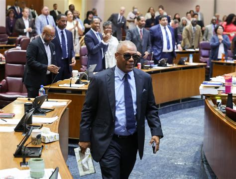 HUD asks Chicago Housing Authority to delay Walter Burnett CEO hire