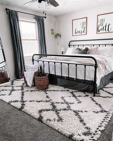 28 Warm Bedroom Carpet Ideas for a Comfortable Place To Unwind