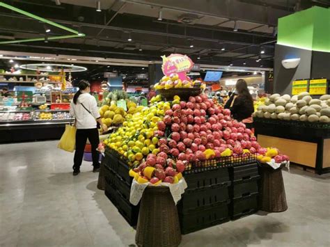 2021商场超市新年美陈布置效果图图片_https