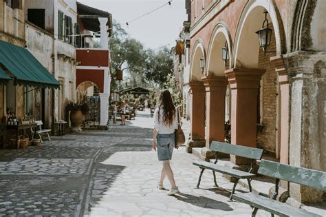 Talking About Money and Budget in Spanish | SpanishStep