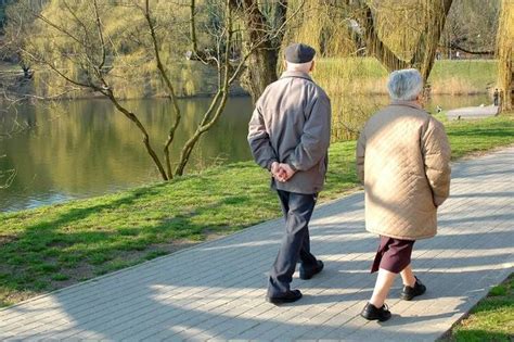 研究：乐观促进健康长寿 比较可能活到90岁以上 | 心理 | 新唐人中文电视台在线