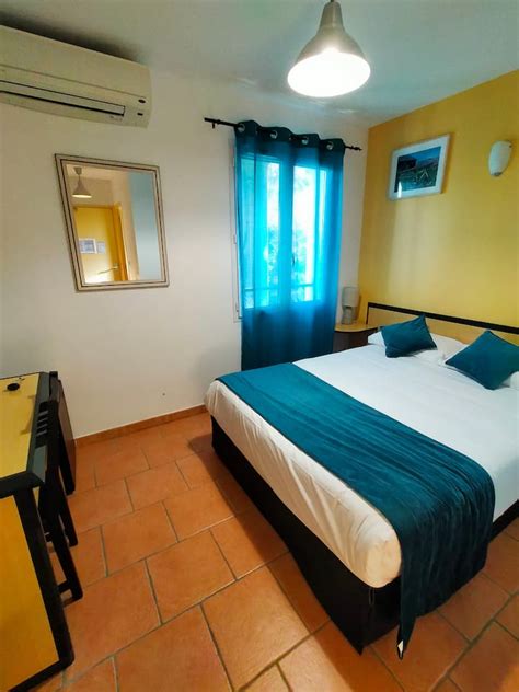 Double Room with Pool - Hotels for Rent in Avignon, Provence-Alpes-Côte ...