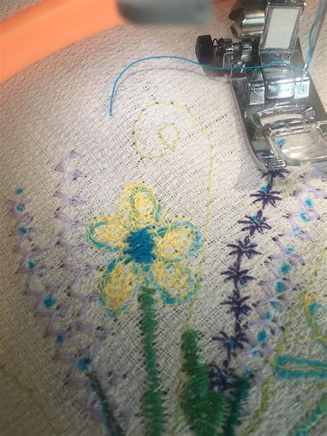 How to Use a Embroidery Sewing Machine 的图像结果