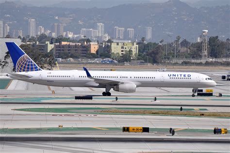 United Boeing 757-33N(WL) - Star Alliance Virtual