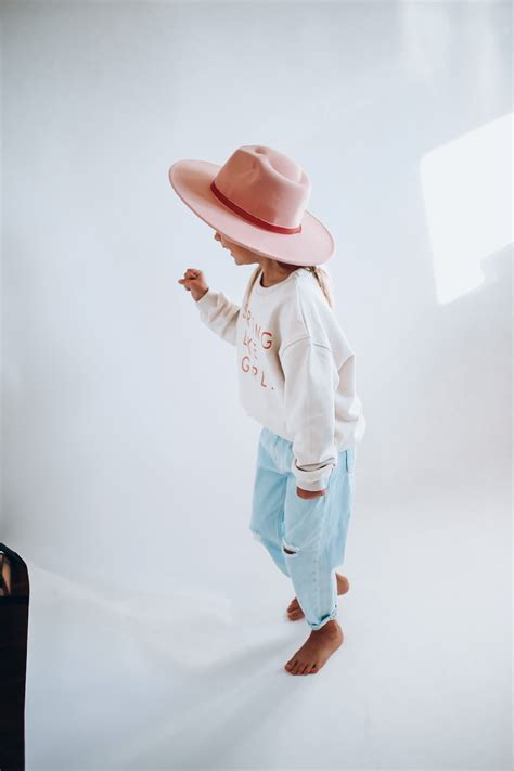 PULLOVERS - Minimalist Folk Co.