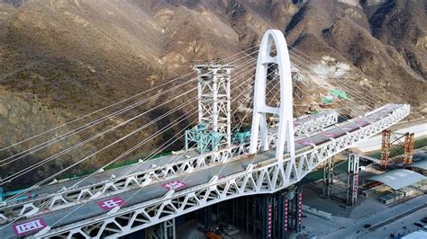 世界首例曲线钢桁斜拉特大桥成功实现双幅高空同步转体对接_腾讯新闻