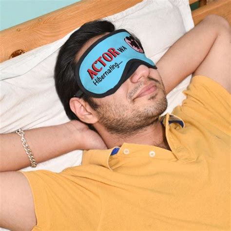 Purchase gift for him from online gift store Indigifts.