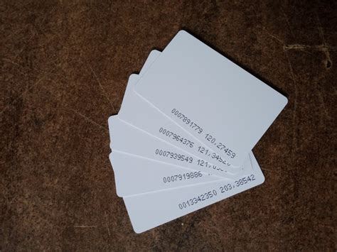 Access Card - ID Thick Card 125kHz Thick Clamshell RFID ID Card Trader ...