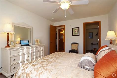 Willow Brooke Apartments - Woodstock, IL 60098 | ApartmentGuide.com