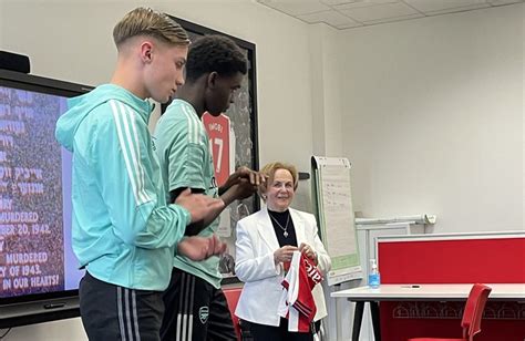 Arsenal marks Holocaust Memorial Day | News | Arsenal.com