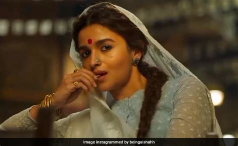 'गंगू बाई’ फिल्म के दृश्य का इस्तेमाल करने वाले कराची के रेस्तरां की ...