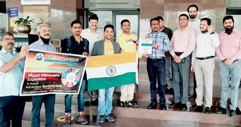 (English) MIDC Employee Ambadas conquers Mt.Kilimanjaro - MIDC