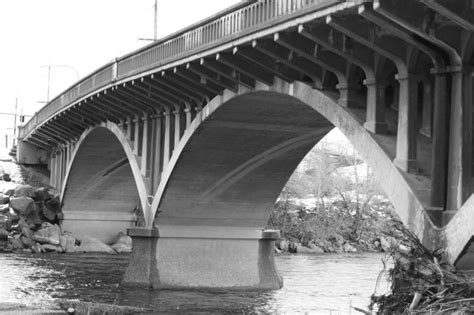 Computer Monitor Bridge 的图像结果