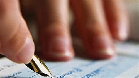 Cheque Back Signature: চেকের পিছনে কি সই করা বাধ্যতামূলক! কোন কোন সময় ...