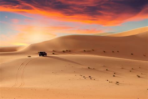 https://www.abudhabi-desert-safari.com/assets/images/sundowner-dune-safari-abu-dhabi-package-banner1-image-050641.jpg