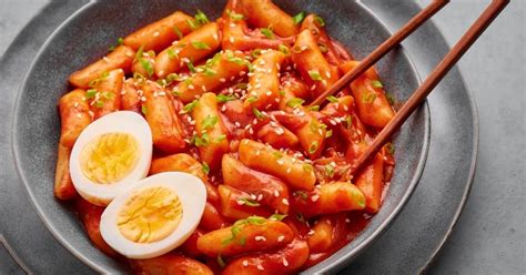 https://d2lswn7b0fl4u2.cloudfront.net/photos/pg-tteokbokki-spicy-rice-cakes-1636818785.jpg?utm_source=chatgpt.com
