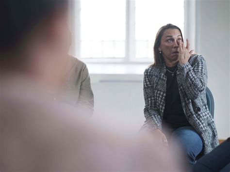 Benzonatate and Alcohol: Understanding the Risks and Interactions