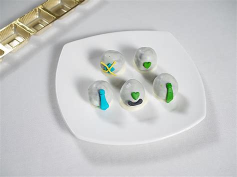 Buy Father's Day Red velvet Shots online - WarmOven