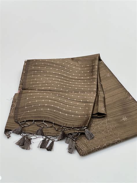 Buy Saree Collection Online in Kerala – Poonolil Silks