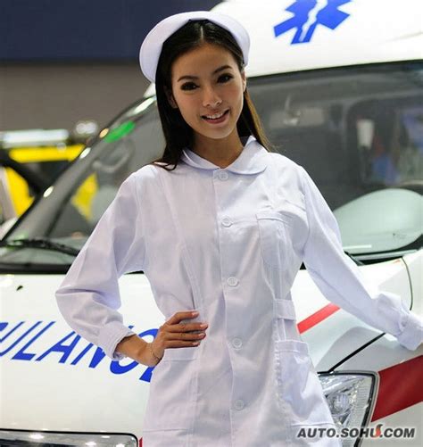 天使的诱惑？ 白色护士MM在救护车里挑逗-搜狐汽车