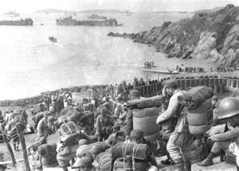 老照片 1958年人民解放军炮击金门 台海形势空前紧张__财经头条