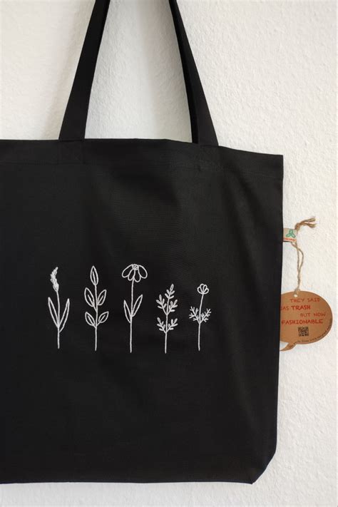 Embroidered canvas tote bag, floral embroidery | Diy embroidery bags ...