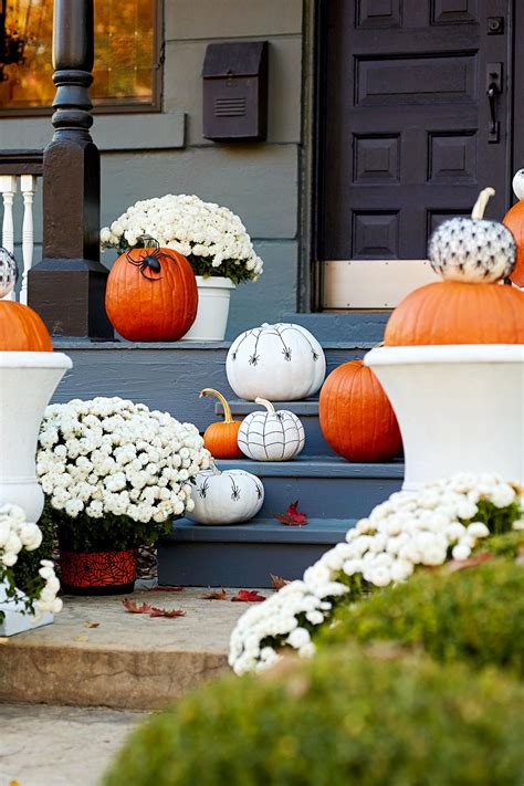 21 Creative Ways to Decorate with Pumpkins Outdoors You Haven't Thought ...