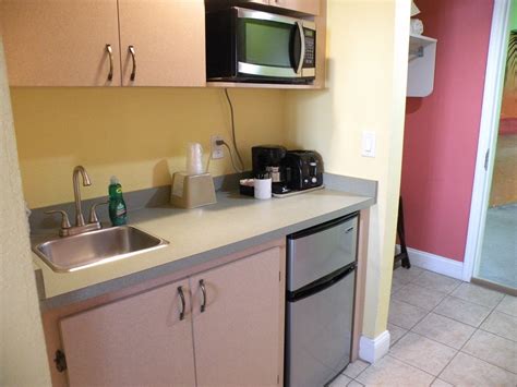 Studio Room with Kitchenette – Pelican Pointe