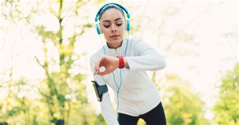 Calling All Gym Rats: These Are The Best Fitness Bands To Buy Right Now!