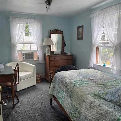 THE BARNACLE INN (Nantucket) - Inn Reviews, Photos, Rate Comparison ...