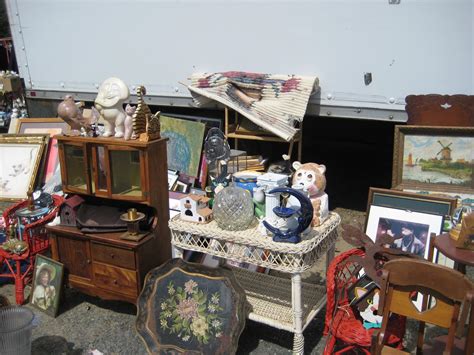 C. Dianne Zweig - Kitsch 'n Stuff: The Elephant's Trunk Country Flea ...