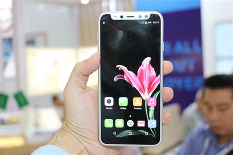 Date il benvenuto a Hotwav Symbol S3, l'iPhone X con Android 8.0 Oreo