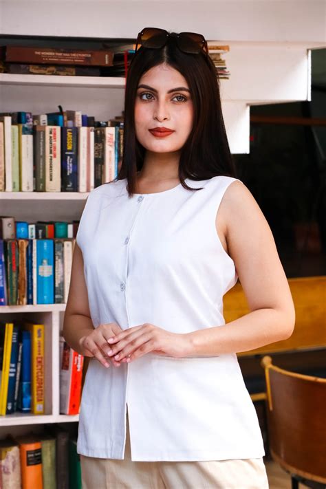 Melrose White Buttoned Waistcoat – 929