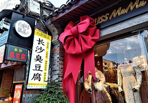 温州女人街特色女装店门面高清图片下载_红动中国
