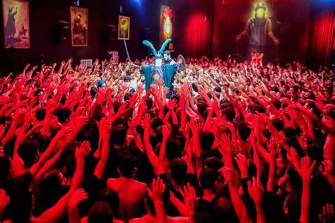 Kashmiri Shi'ite Muslims mourners beat their chests during a Muharram ...