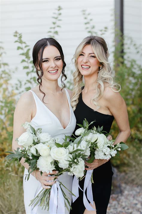 A classic autumn black and white wedding at The Oaks Plum Creek