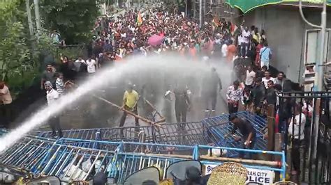 छात्रों के जुनून को रोक नहीं पाई लोहे की दीवार, देखें नबन्ना प्रोटेस्ट ...