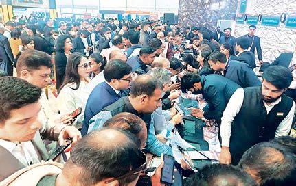 Chaos at registration counters, queues of migrants| रजिस्ट्रेशन ...